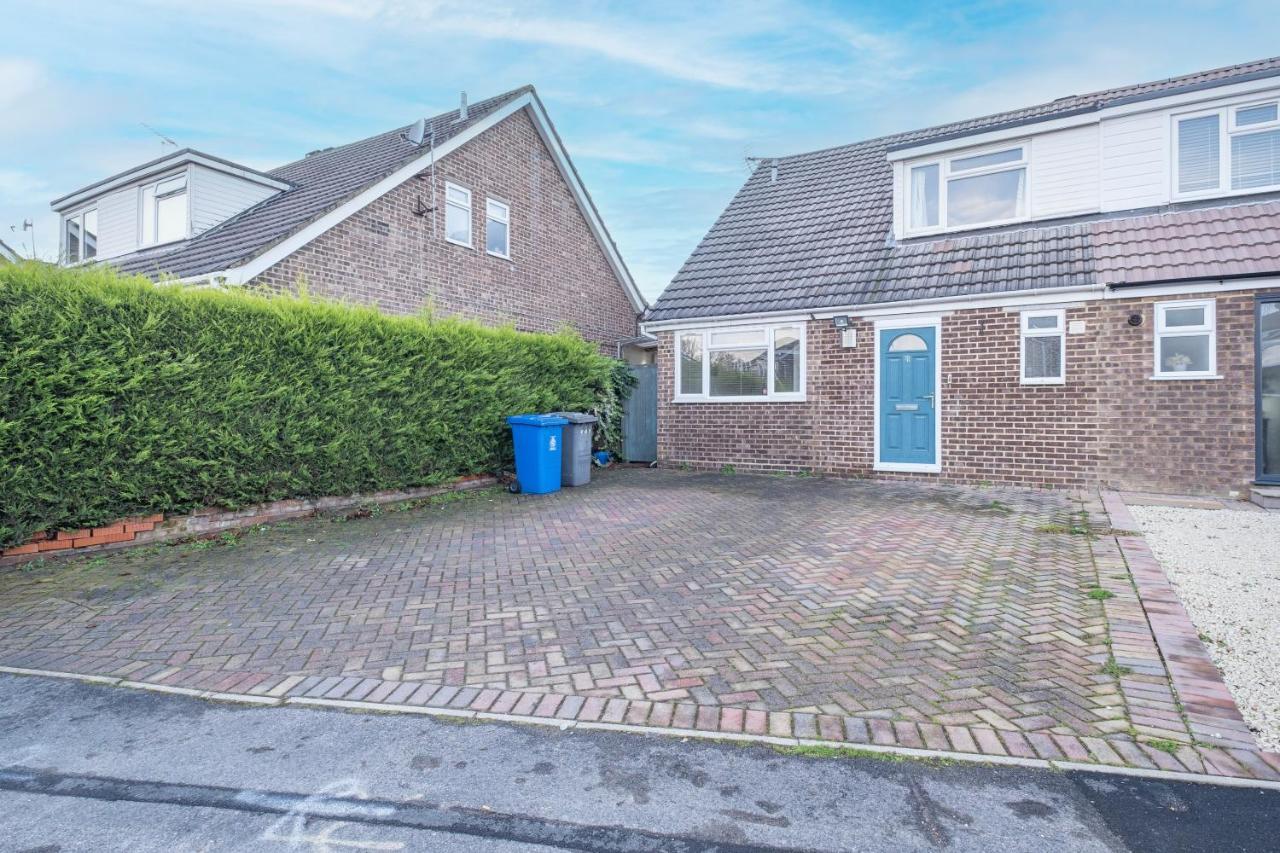 Staiforce 2 Bedroom House With Parking Maidenhead Exterior photo