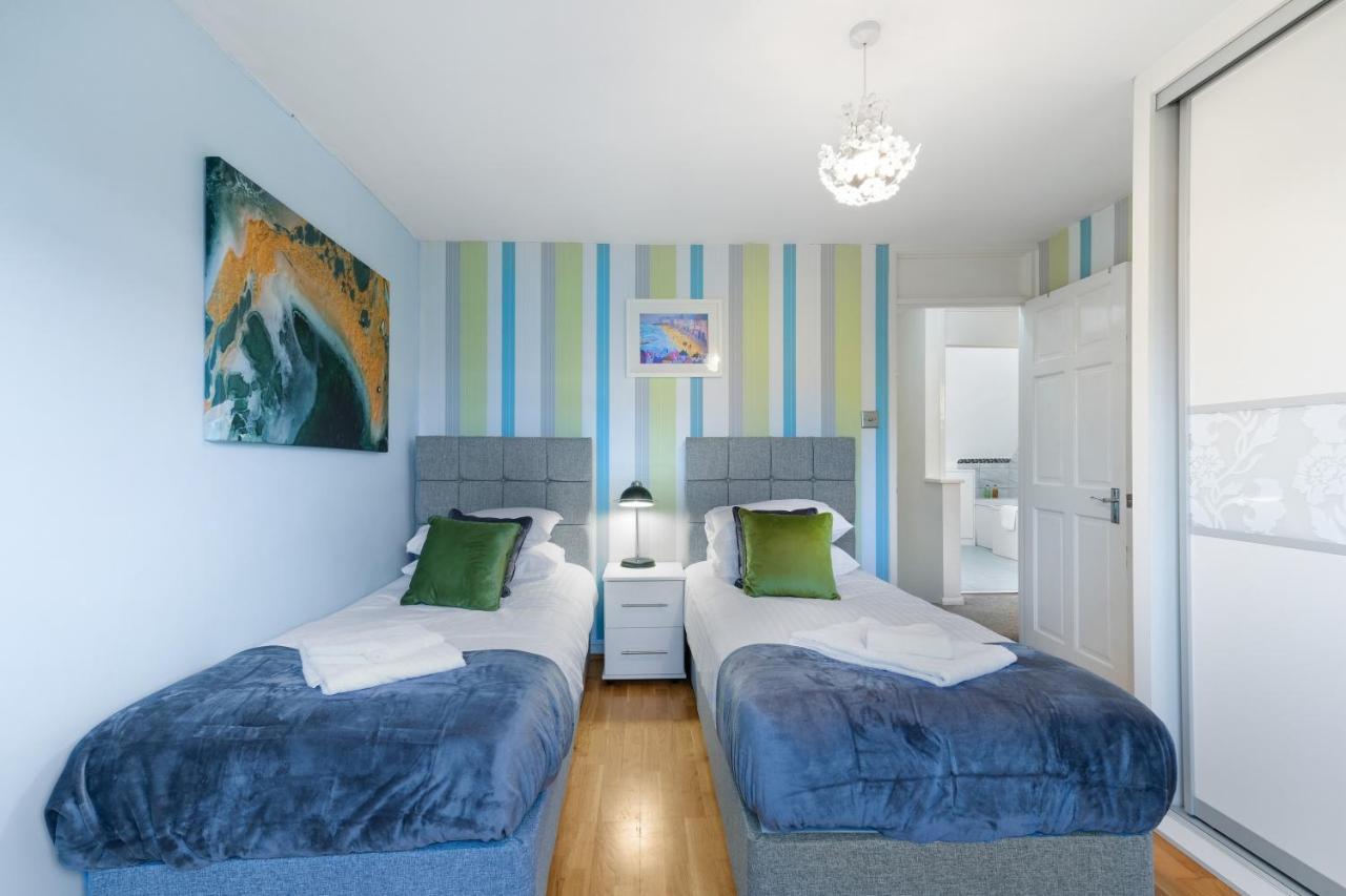Staiforce 2 Bedroom House With Parking Maidenhead Exterior photo